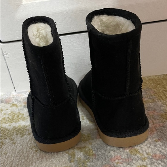 Toddler Fur-Lined Old Navy Boots - Picture 4 of 6